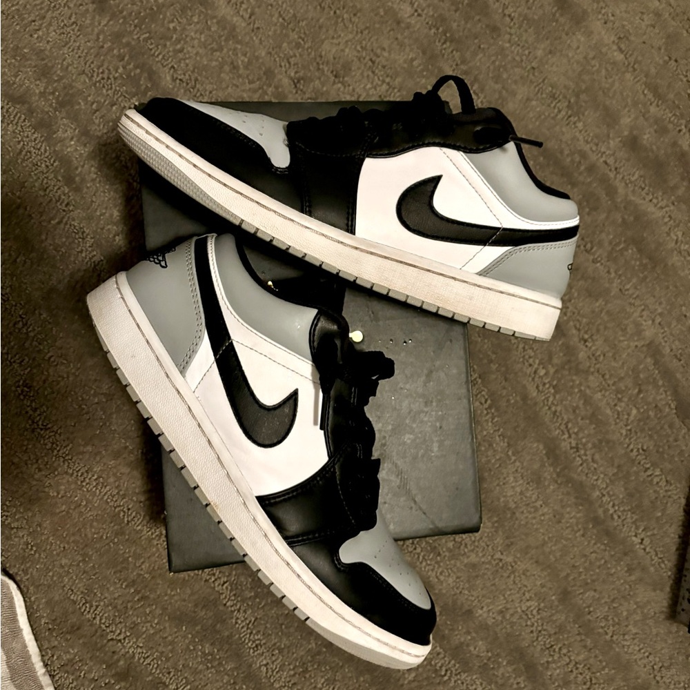Jordan 1 lows size 9 Great condition